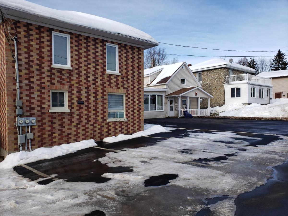 Downtown Apartment Next To Highway Netflix+Wifi Edmundston Exterior foto